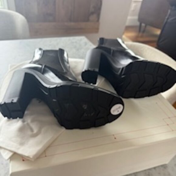 Alexander McQueen Tread Heeled Chelsea Boots Black - Picture 9 of 10